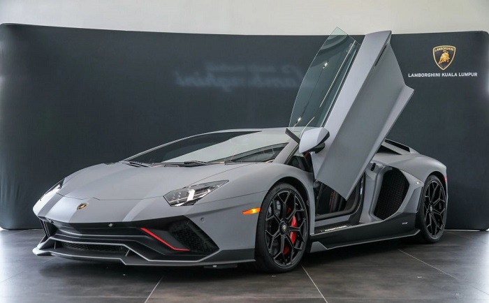 Lamborghini Aventador có giá trung bình là 393.695 USD