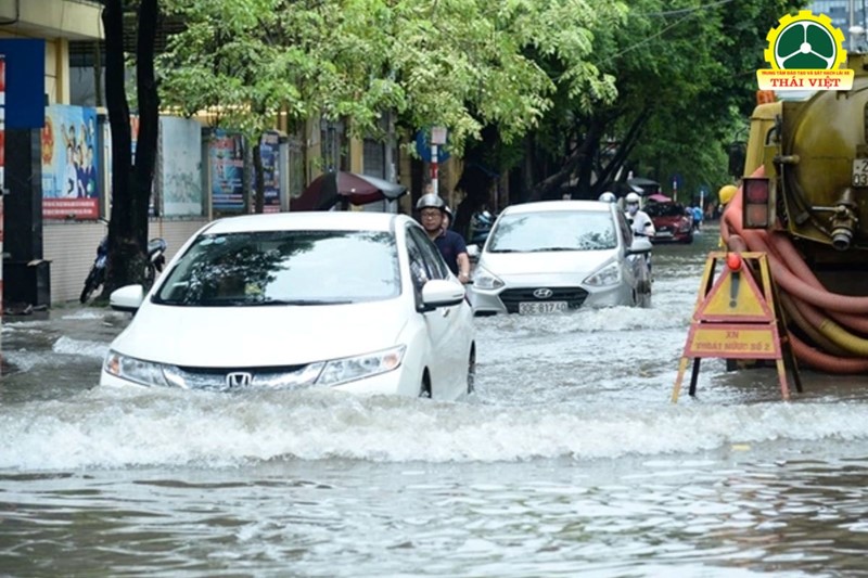 kinh nghiệm lái xe đường ngập nước 1