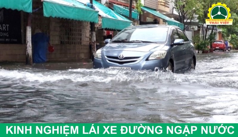 kinh nghiệm lái xe đường ngập nước