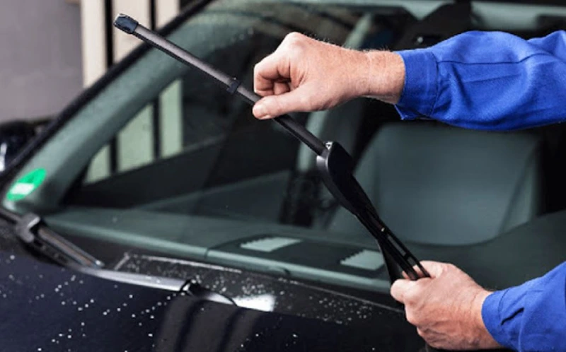 Hướng dẫn thay gạt nước xe ô tô tại nhà với 6 bước đơn giản