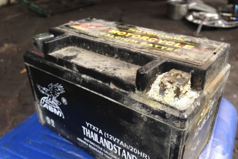 Cách nhận biết bình ắc quy hỏng