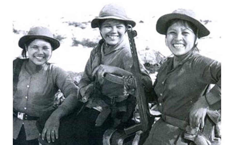 Những ngôi sao xa xôi - Phương Định hiện lên vừa anh dũng vừa hồn nhiên Những ngôi sao xa xôi - Phương Định hiện lên vừa anh dũng vừa hồn nhiên