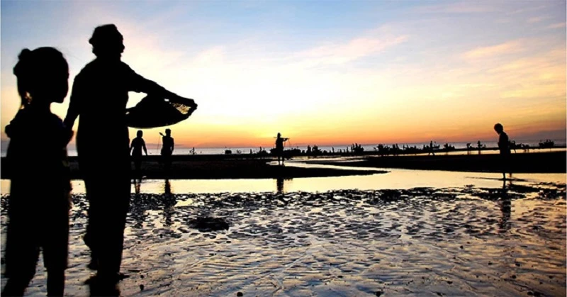 Chiếc thuyền ngoài xa - Hình ảnh con thuyền và ý nghĩa biểu trưng nhiều tầng