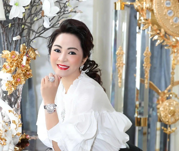 Nguyễn Phương Hằng - Thông tin cá nhân cơ bản