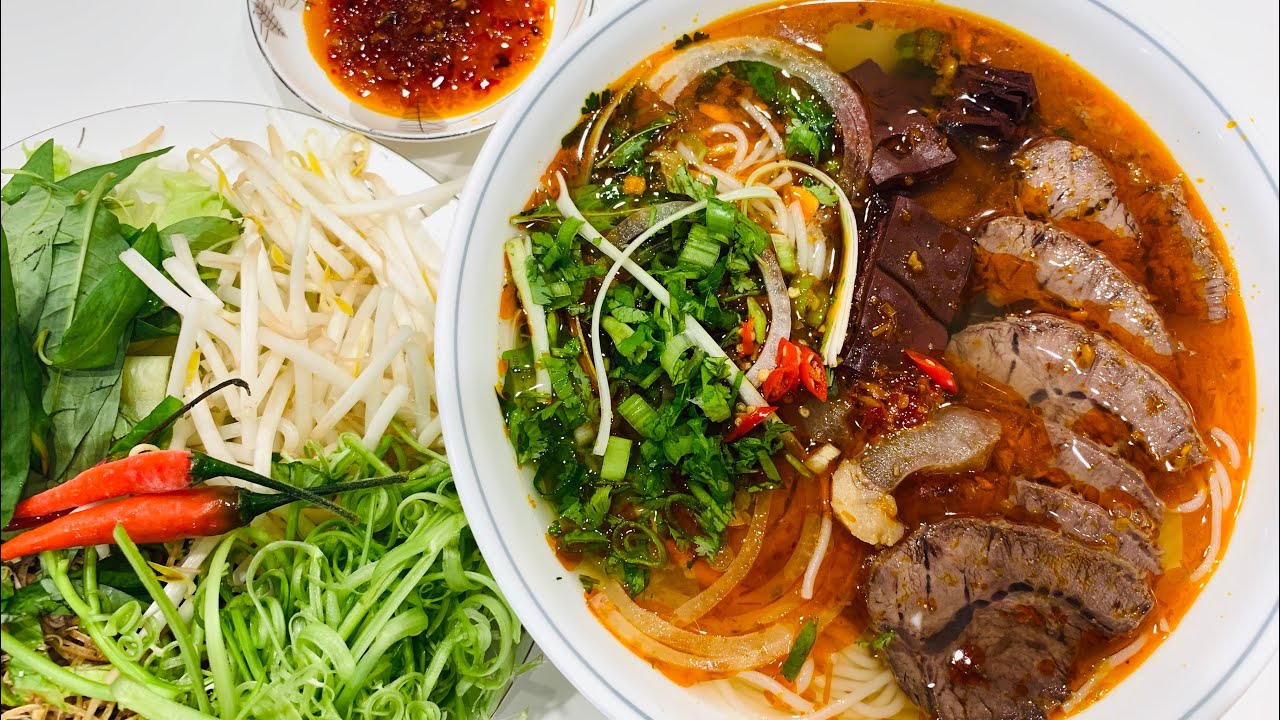 Bún bò Huế - Dấu ấn ẩm thực từ vùng đất cố đô