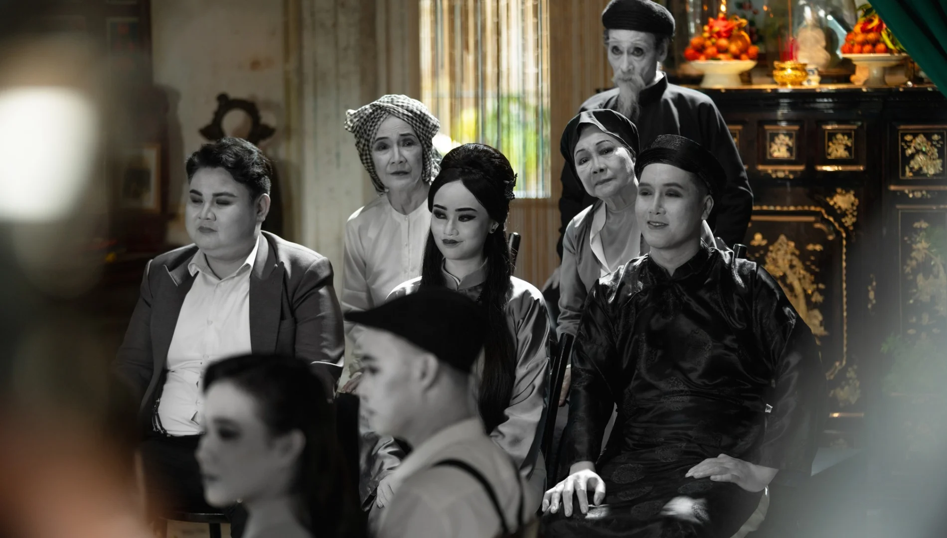 Nhà Gia Tiên - Hàn gắn không đến từ những lời nói hoa mỹ Nhà Gia Tiên - Hàn gắn không đến từ những lời nói hoa mỹ