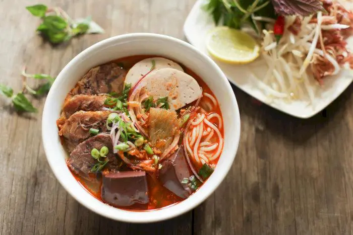 Bún bò Huế - Nước dùng là linh hồn của món ăn