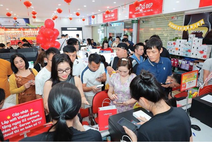 Cập nhật bảng giá điện thoại và máy tính bảng chính hãng tại Viettel Store