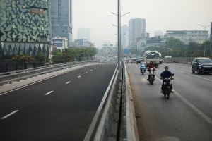 Hình ảnh giao thông đường phố Việt Nam trong ngày