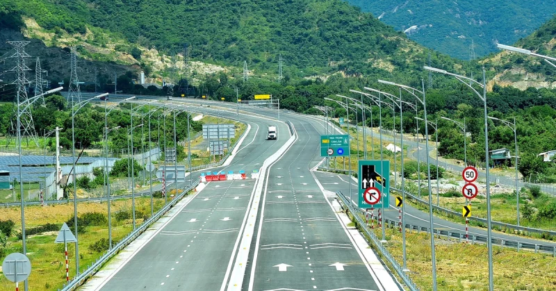 Hình ảnh thực tế tuyến đường cao tốc hiện đại tại Việt Nam