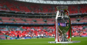 Cúp vô địch Champions League danh giá trên sân vận động bóng đá