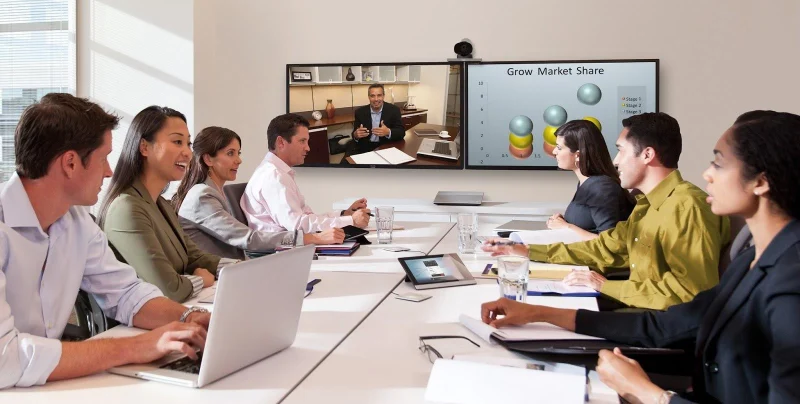 Nhóm nhân viên đang họp trực tuyến hiệu quả qua Google Meet
