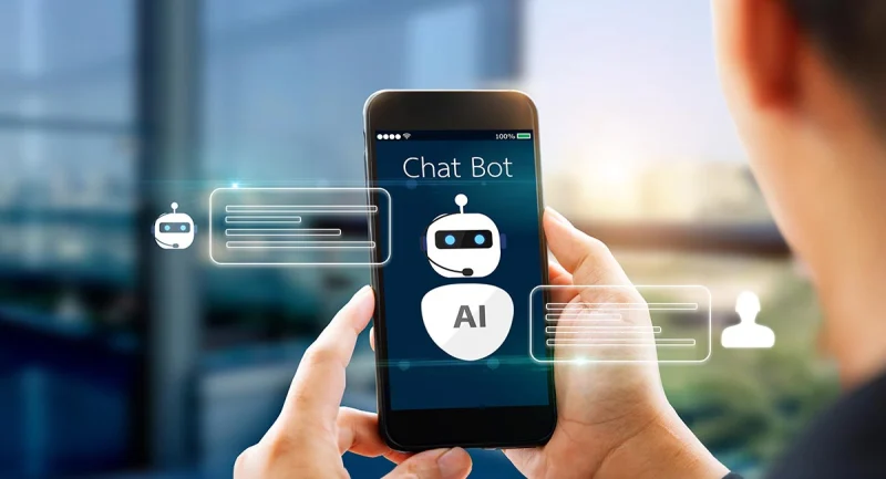 Người dùng trải nghiệm tính năng chatbot AI thông minh trên điện thoại di động