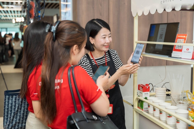 Lãi suất gửi tiết kiệm và biểu phí chuyển tiền tại ngân hàng Techcombank