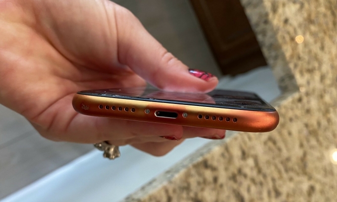 Đánh giá iPhone 12: Thiết kế vuông vức nam tính, giá mua cũ cực hời