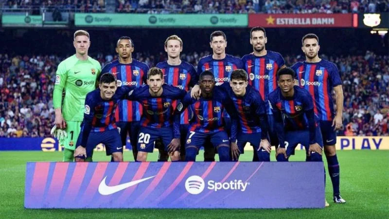 Đội hình câu lạc bộ Barcelona trong một trận đấu tại La Liga