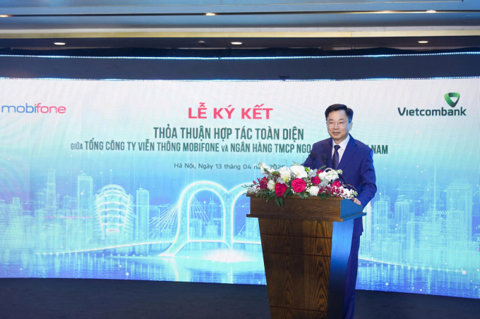 Biểu phí chuyển tiền và dịch vụ thẻ Vietcombank cập nhật mới