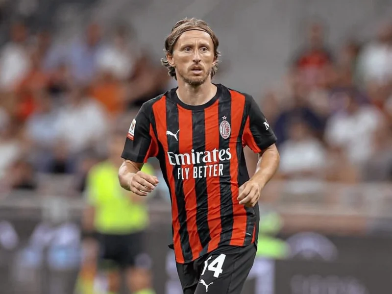 Cầu thủ bóng đá đang thi đấu tại giải Serie A Ý