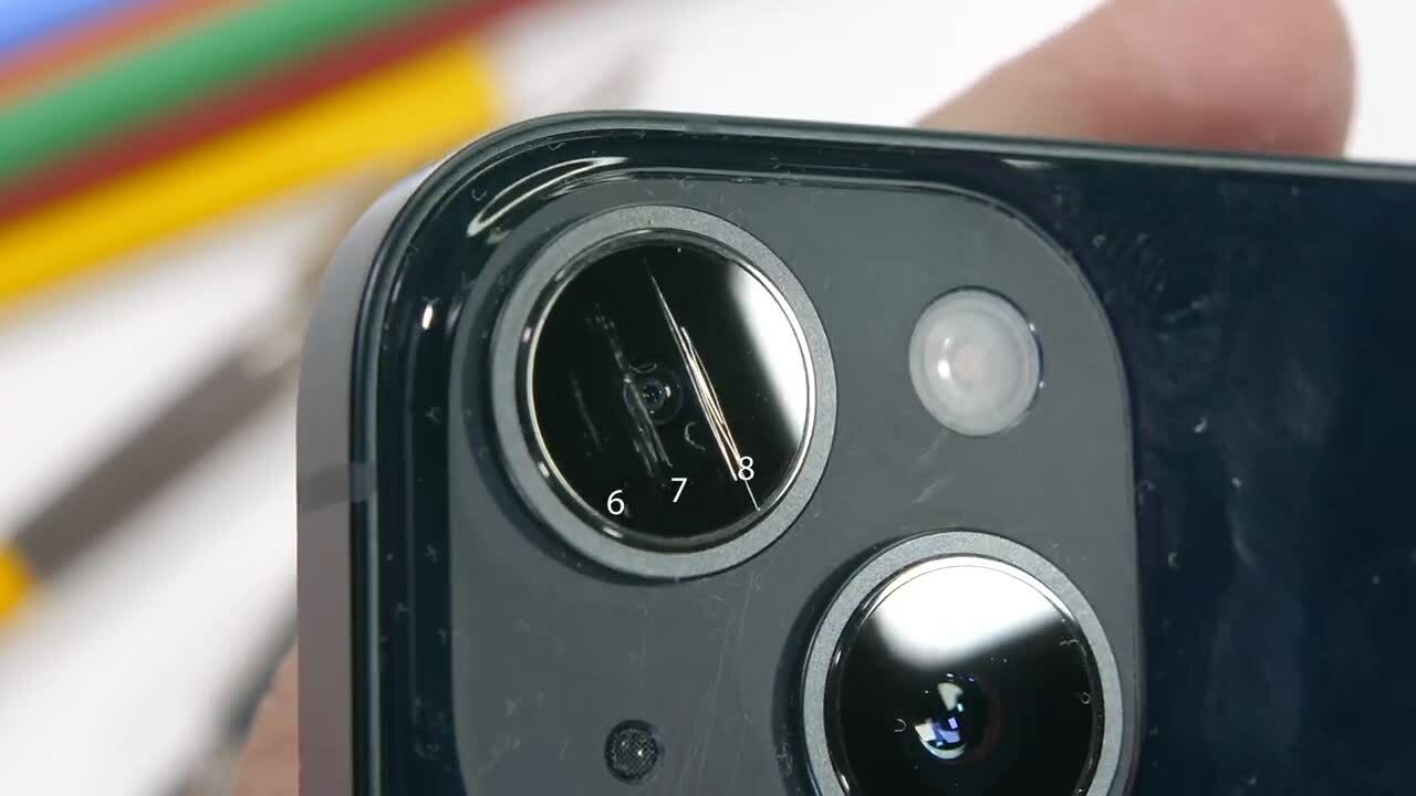 iPhone 14 thường: Nhỏ gọn