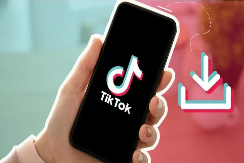 Điện thoại cầm tay hiển thị biểu tượng TikTok và nút tải xuống video