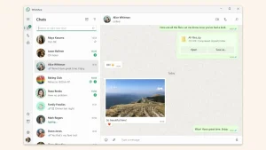 Giao diện ứng dụng WhatsApp trên máy tính với các tin nhắn trò chuyện