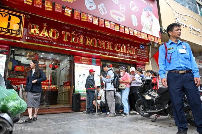 Giá vàng Bảo Tín Minh Châu: Theo dõi biến động để cân đối tài chính mua xe