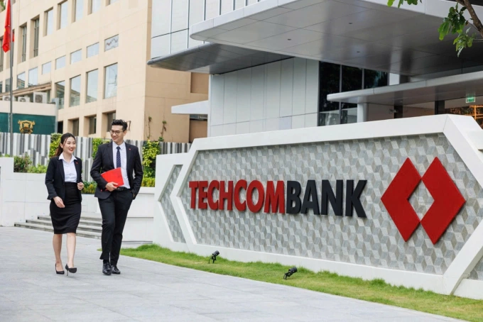 Lãi suất gửi tiết kiệm và biểu phí chuyển tiền tại ngân hàng Techcombank
