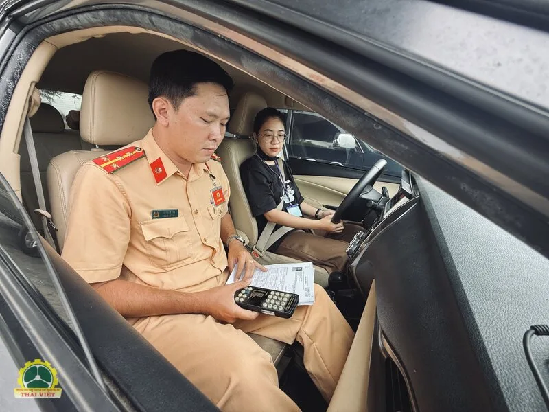 Cập nhật mức lệ phí thi sát hạch lái xe - Thi lại một phần thì nộp cho phần nào Cập nhật mức lệ phí thi sát hạch lái xe - Thi lại một phần thì nộp cho phần nào