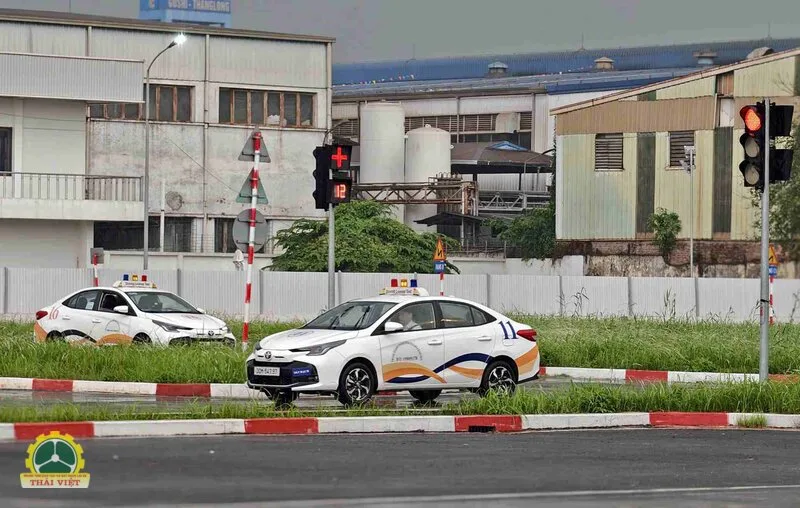 Cấu trúc đề thi sát hạch lái xe ô tô 2026 - Lý thuyết đo việc hiểu luật và nguyên tắc Cấu trúc đề thi sát hạch lái xe ô tô 2026 - Lý thuyết đo việc hiểu luật và nguyên tắc