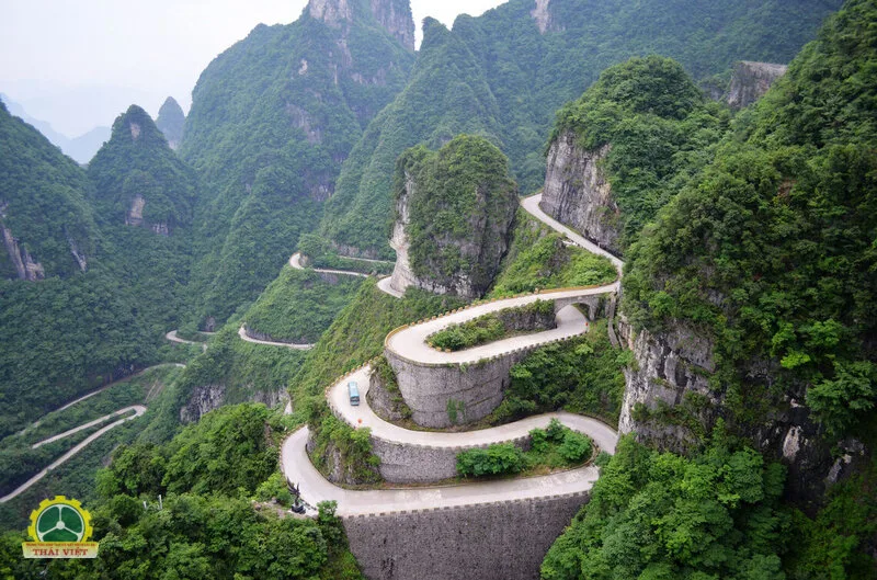 Kinh nghiệm lái xe đường đèo an toàn - Vì sao đạp phanh liên tục là cái bẫy Kinh nghiệm lái xe đường đèo an toàn - Vì sao đạp phanh liên tục là cái bẫy