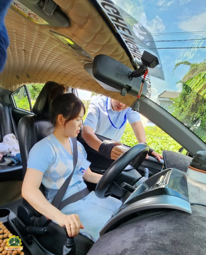 Kinh nghiệm lái xe ô tô cho người mới - Bắt đầu ở đường vắng, giờ thấp điểm Kinh nghiệm lái xe ô tô cho người mới - Bắt đầu ở đường vắng, giờ thấp điểm