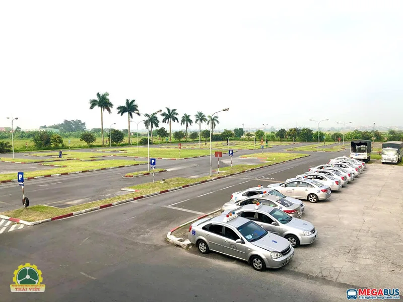 Trung tâm dạy lái xe ô tô uy tín tại Hà Nội - Giờ thực hành và tỷ lệ học viên trên một xe Trung tâm dạy lái xe ô tô uy tín tại Hà Nội - Giờ thực hành và tỷ lệ học viên trên một xe