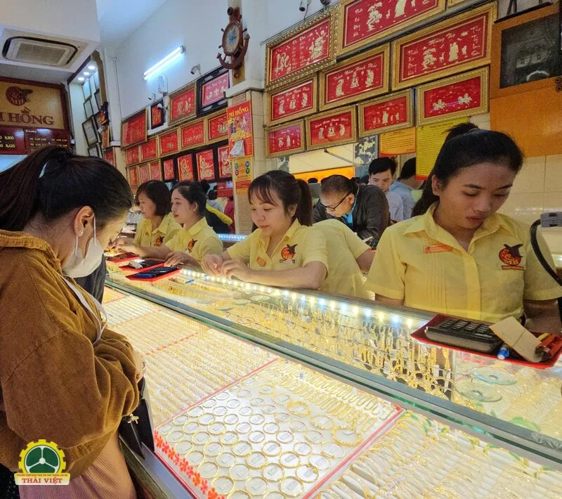 Giá vàng Mi Hồng - Hai cột mua vào và bán ra Giá vàng Mi Hồng - Hai cột mua vào và bán ra